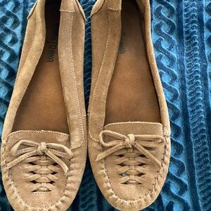 Minnetonka Women's Brown Suede Moccasins